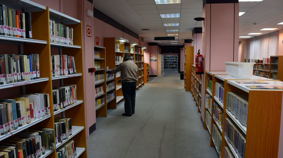 Interior de la biblioteca de Sestao
