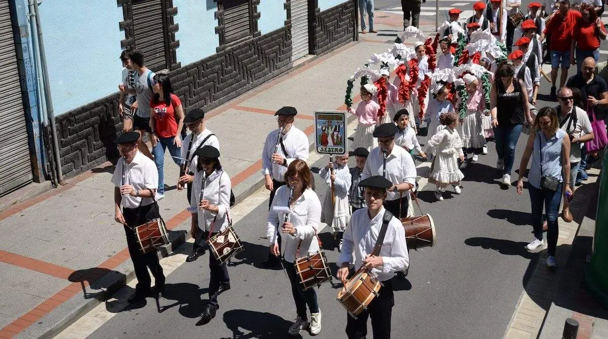 Animación en las calles de Sestao