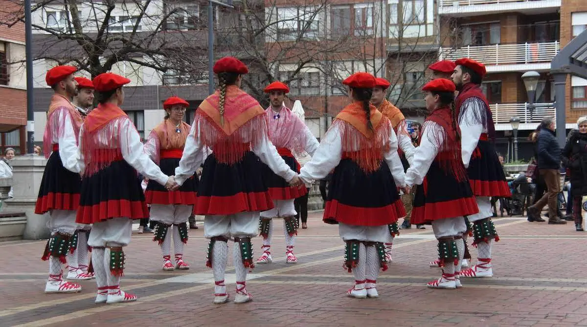 exposición-eusko-lorak