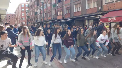 Los bailes se llevaron a cabo en varios puntos de la localidad