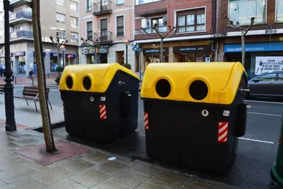 Se trata de contenedores de carga lateral con capacidad para 3.200 litros