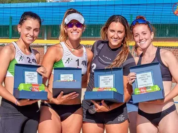 Ane Briz y Oihane Guti&eacute;rrez, subcampeonas, y las campeonas sub 21 Maider Santxo y Kattalin Garcia