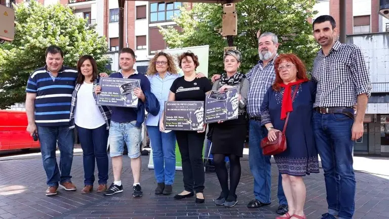 Foto de familia de los ganadores del Certamen de Pitnxos