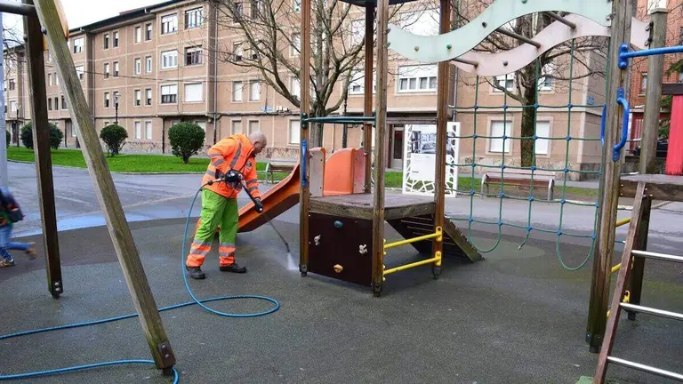 limpieza-juegos-infantiles-sestao