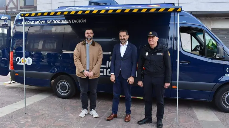 furgoneta-policia-nacional-sestao-dni-pasaporte