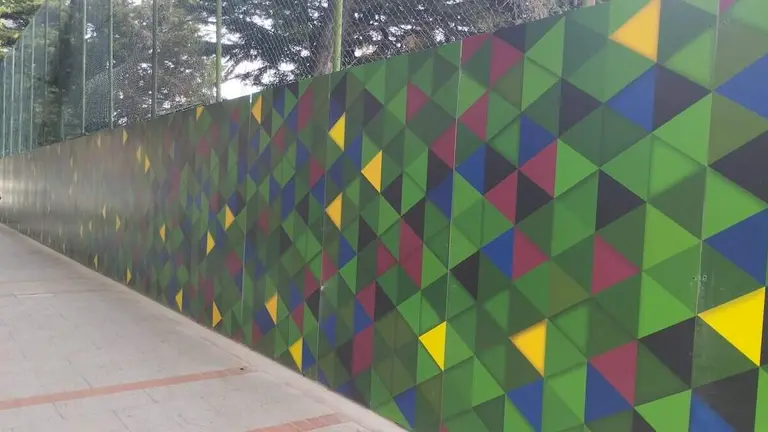 muro-campo-futbol-las-llanas